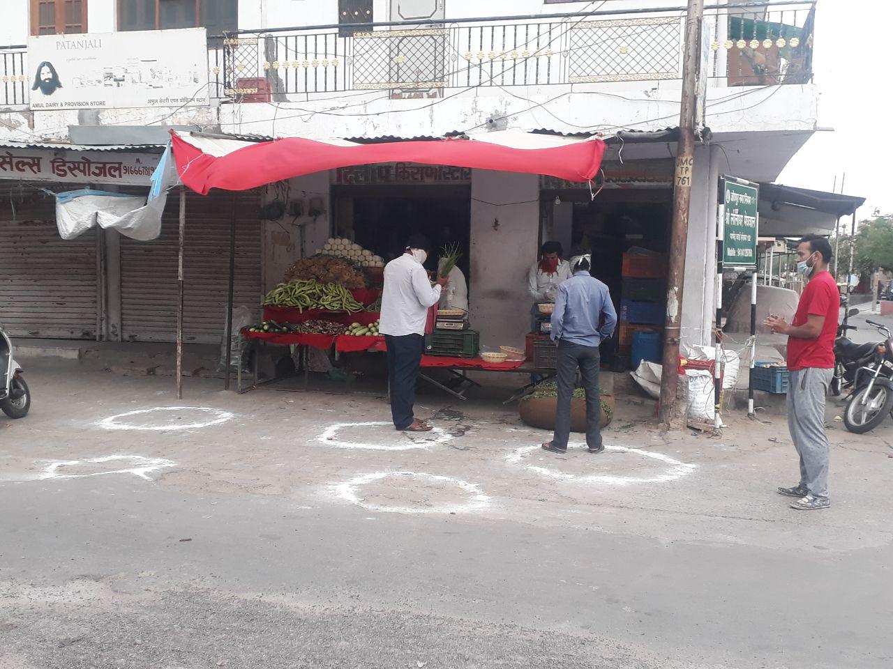 shopkeepers are maintaining Social Distance due to coronavirus