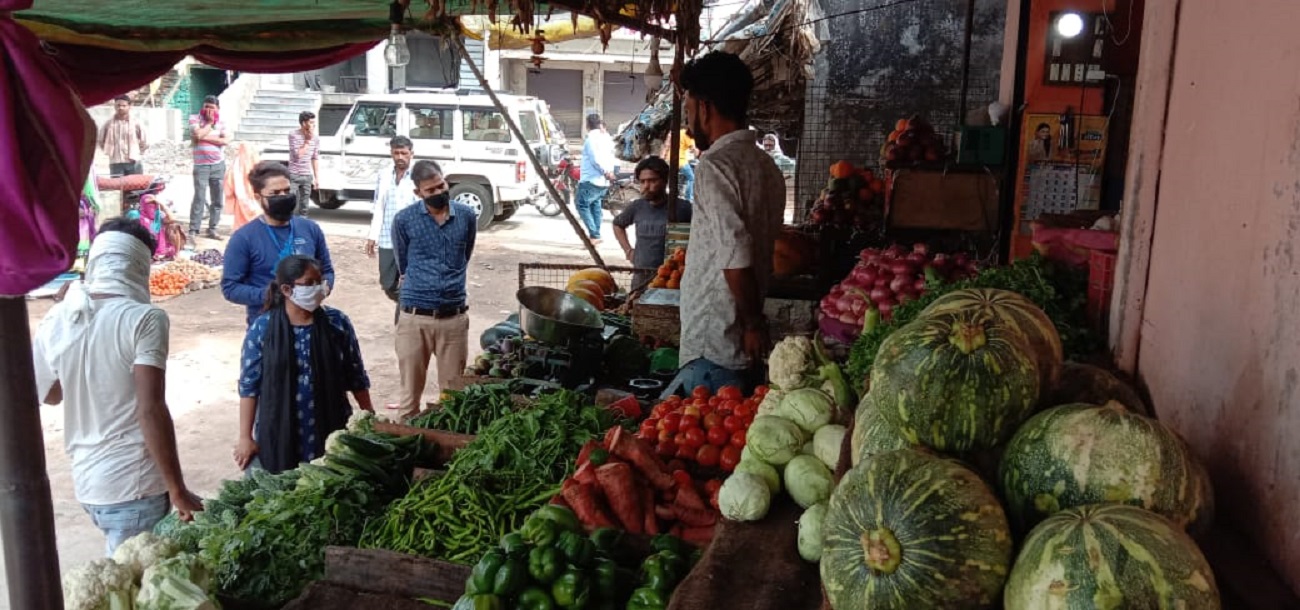 किराना, सब्जी दुकान पर बाजार भाव से ज्यादा दाम की वसूली