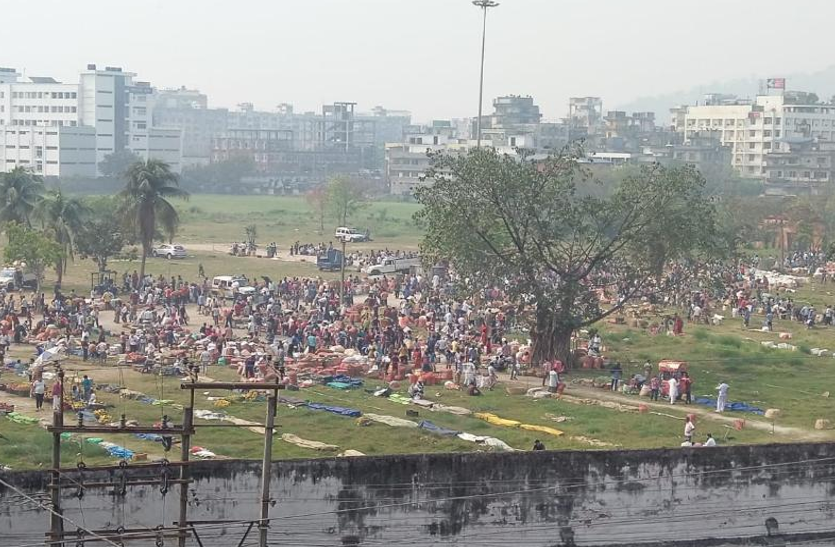असम में लॉकडाउन के दौरान बाजारों में उमड़ी भीड़, सरकार ने उठाए सख्त कदम