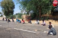 लॉक डाउन : बाड़मेर से पैदल चलकर तखतगढ़ पहुंचे आदिवासी मजदूर, पालिका ने खाना खिलाकर किया रवाना