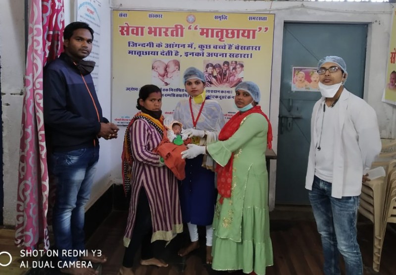 शर्मनाक: कोरोना से बचने जनता कफ्र्यू के दिन सभी अपने घरों में थे कैद, इधर निर्दयी मां ने जन्म लेते ही बेटी को मरने फेंक दिया बाहर, लेकिन...