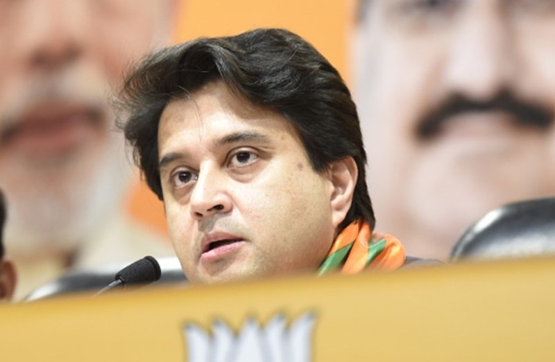 कांग्रेस का सिंधिया पर आपत्तिजनक तंज, कहा- बीजेपी का मिशन पूरा, अब श्रीअंत के किस्से बाकी हैं