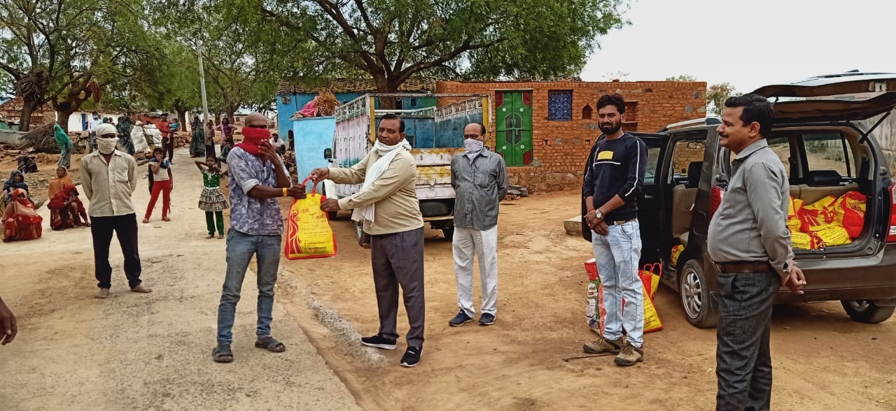  Jain society came forward to distribute poor families, distributed ration materials