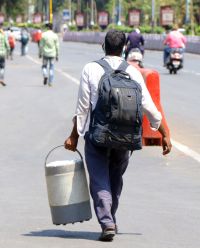 लॉक डाउन के दौरान मजदूर हो रहे परेशान