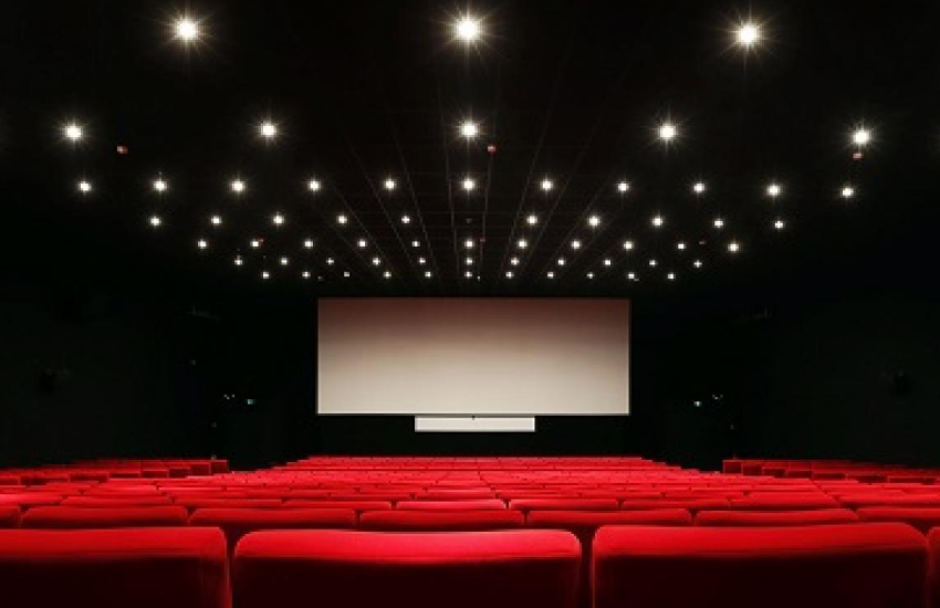 चीन में खोले गए 500 सिनेमाघर फिर बंद