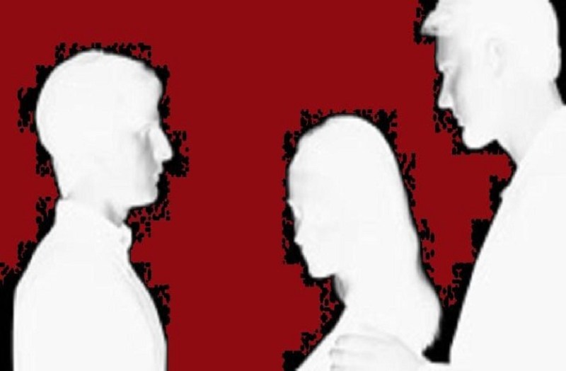 पहले पत्नी और दोस्त फिर पति का शव मिला