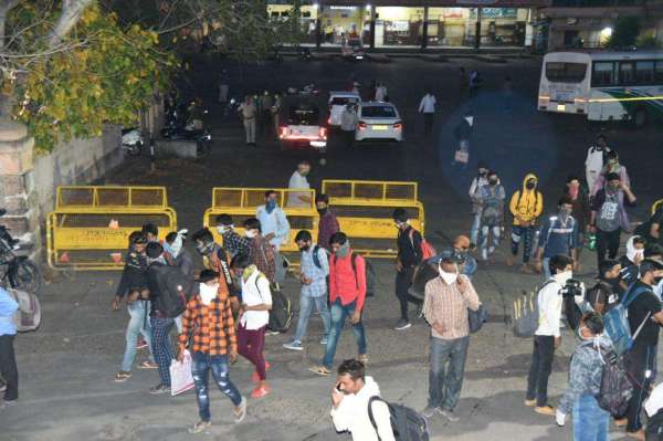 coronavirus : passengers at jodhpur bus stand