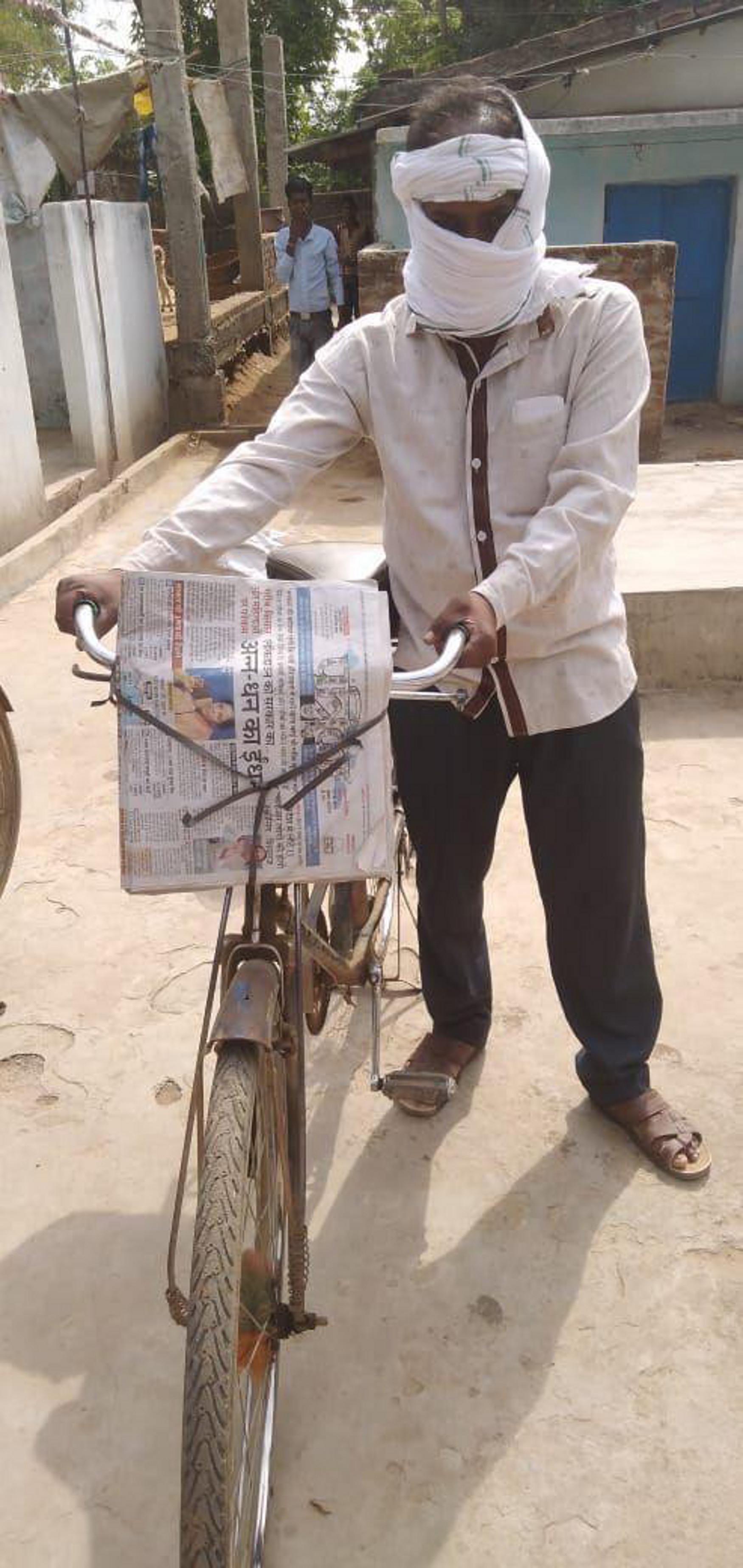 Salute to the spirit of those who deliver the newspaper to the readers