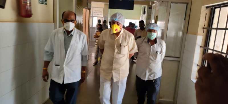 होम क्वारेंटाइन में रहने वालों की जानकारी ली