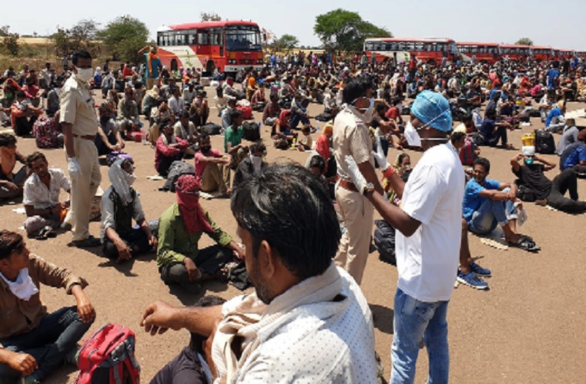 कोरोना इफेक्ट: कर्नाटक से 70 बसों में दो हजार लोगों को प्रतापगढ़ छोड़ा