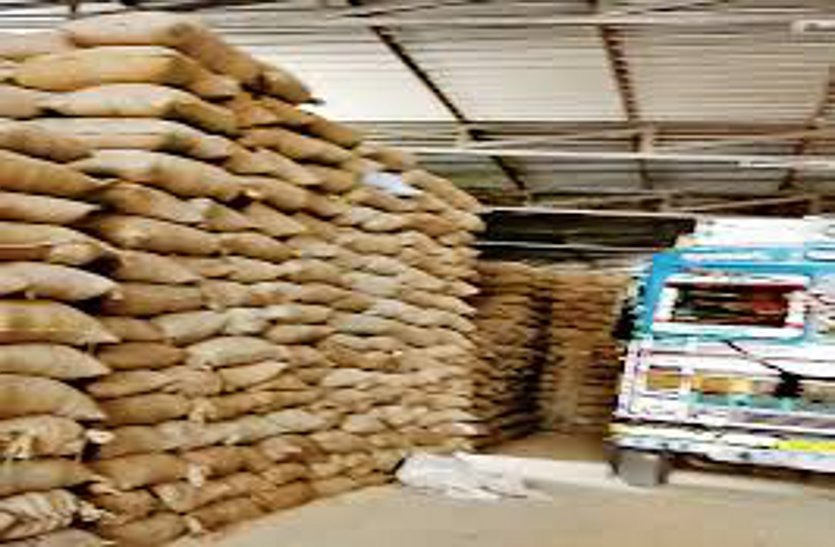 रीको क्षेत्र में गेहूं की अवैध खरीद, दो ट्रकों से आए गेहूं का वसूला जुर्माना
