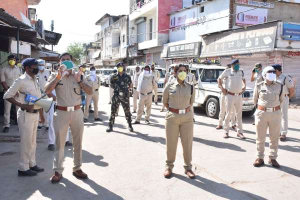 पुलिस ने कोरोना फाइटर टीम के साथ किया मॉक ड्रिल, देखें फोटो में