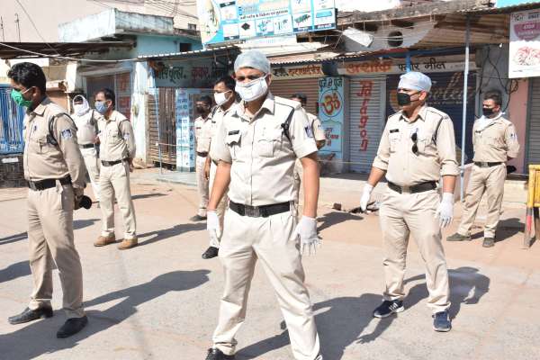 पुलिस ने कोरोना फाइटर टीम के साथ किया मॉक ड्रिल, देखें फोटो में