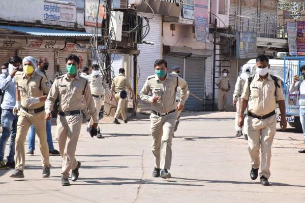 पुलिस ने कोरोना फाइटर टीम के साथ किया मॉक ड्रिल, देखें फोटो में