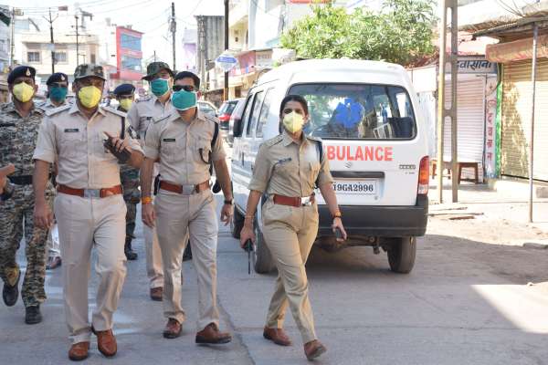 पुलिस ने कोरोना फाइटर टीम के साथ किया मॉक ड्रिल, देखें फोटो में