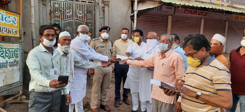 Fight against Corona गिरने लगी जाति-धर्म की दीवार, किसी ने भवन खोला तो किसी ने खजाना