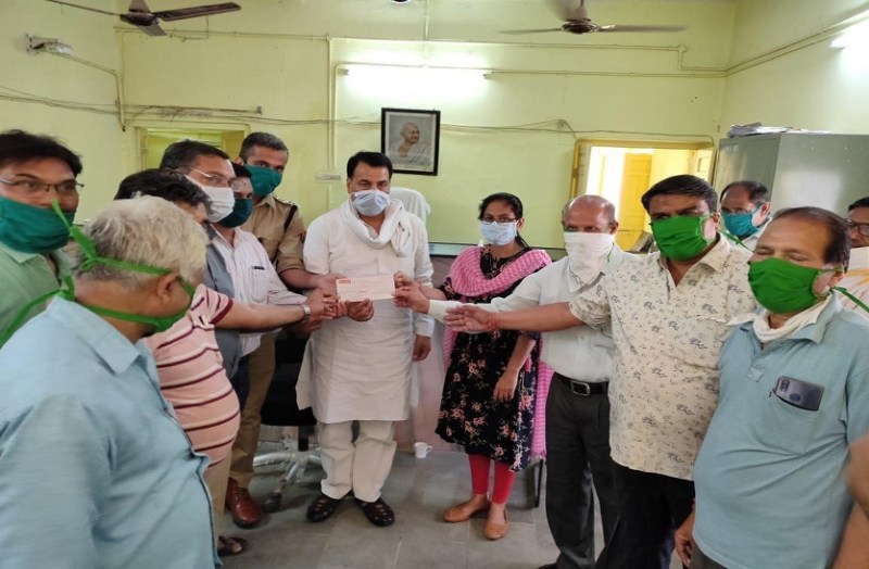 Lockdown : अपनी चिंता छोड़कर दूसरों का पेट भरने में जुटे लोग