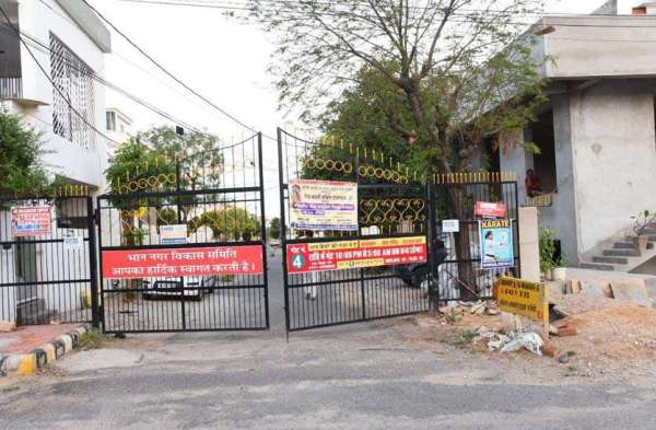 जयपुर में सख्ती, सूनी पड़ी रोड, साथ ही किया जा रहा है सेनेटाइजर