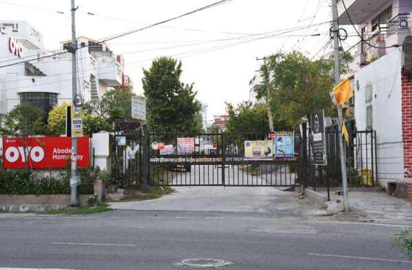 जयपुर में सख्ती, सूनी पड़ी रोड, साथ ही किया जा रहा है सेनेटाइजर