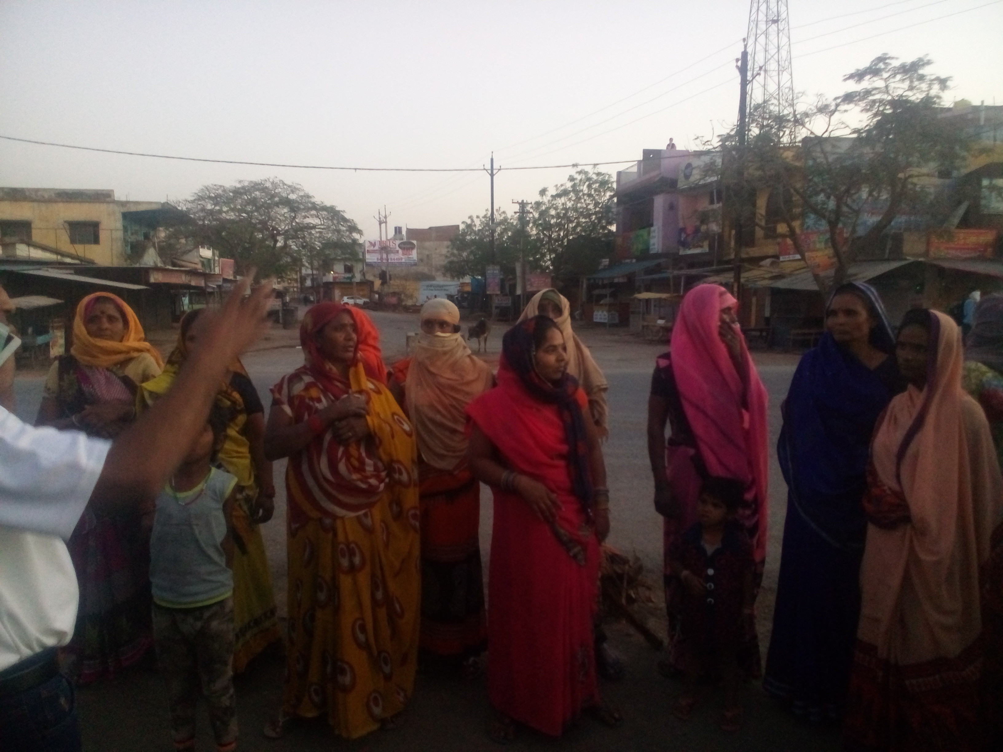 Social workers help the needy in Nagod satna Madhya Pradesh