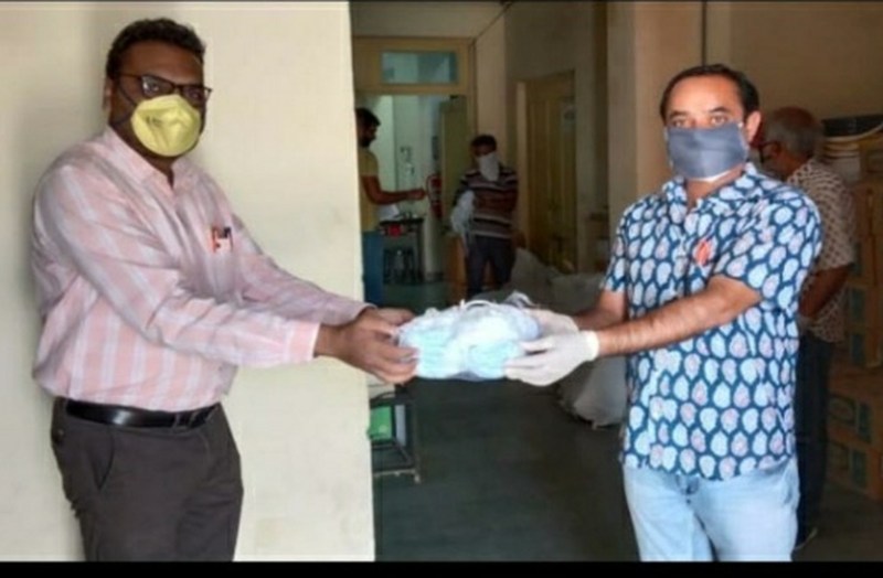 जैला के पूर्व सरपंच देवड़ा ने दिए 1.21 लाख रुपए के मास्क