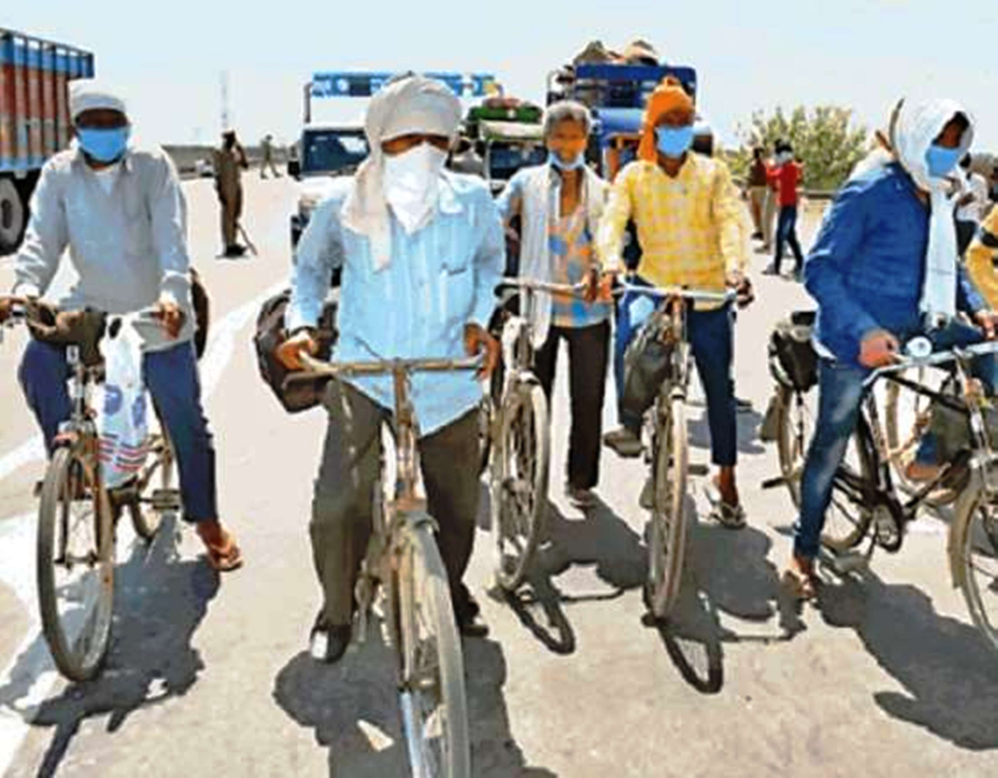 बीमार मां के चलते फरीदाबाद से साइकिल के जरिए गोरखपुर के लिए कलुआ रवाना
