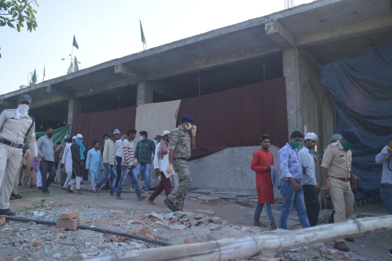 Lock down: Namaz was being read in mosque, police reached