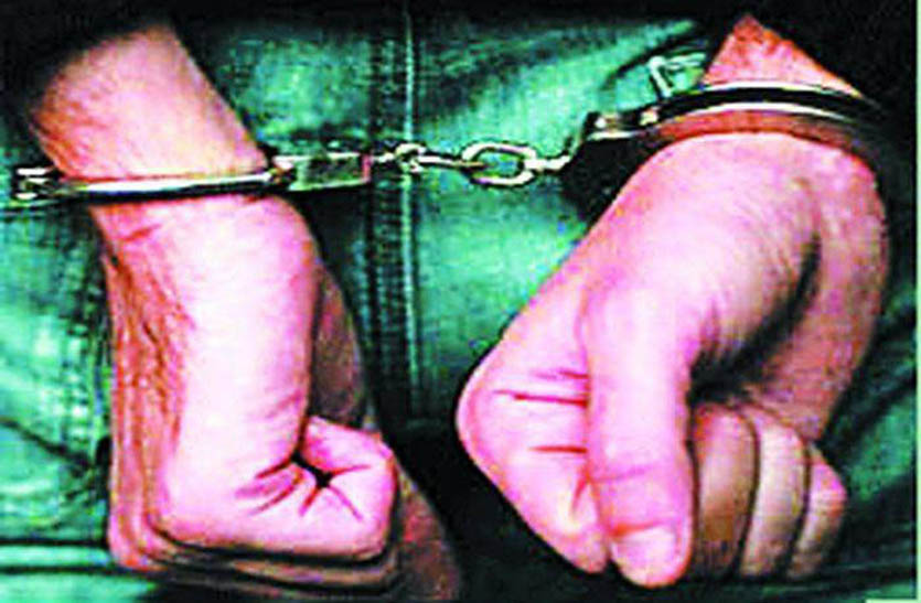 परेशान करने के आरोप में विवाहिता की शिकायत पर युवक गिरफ्तार