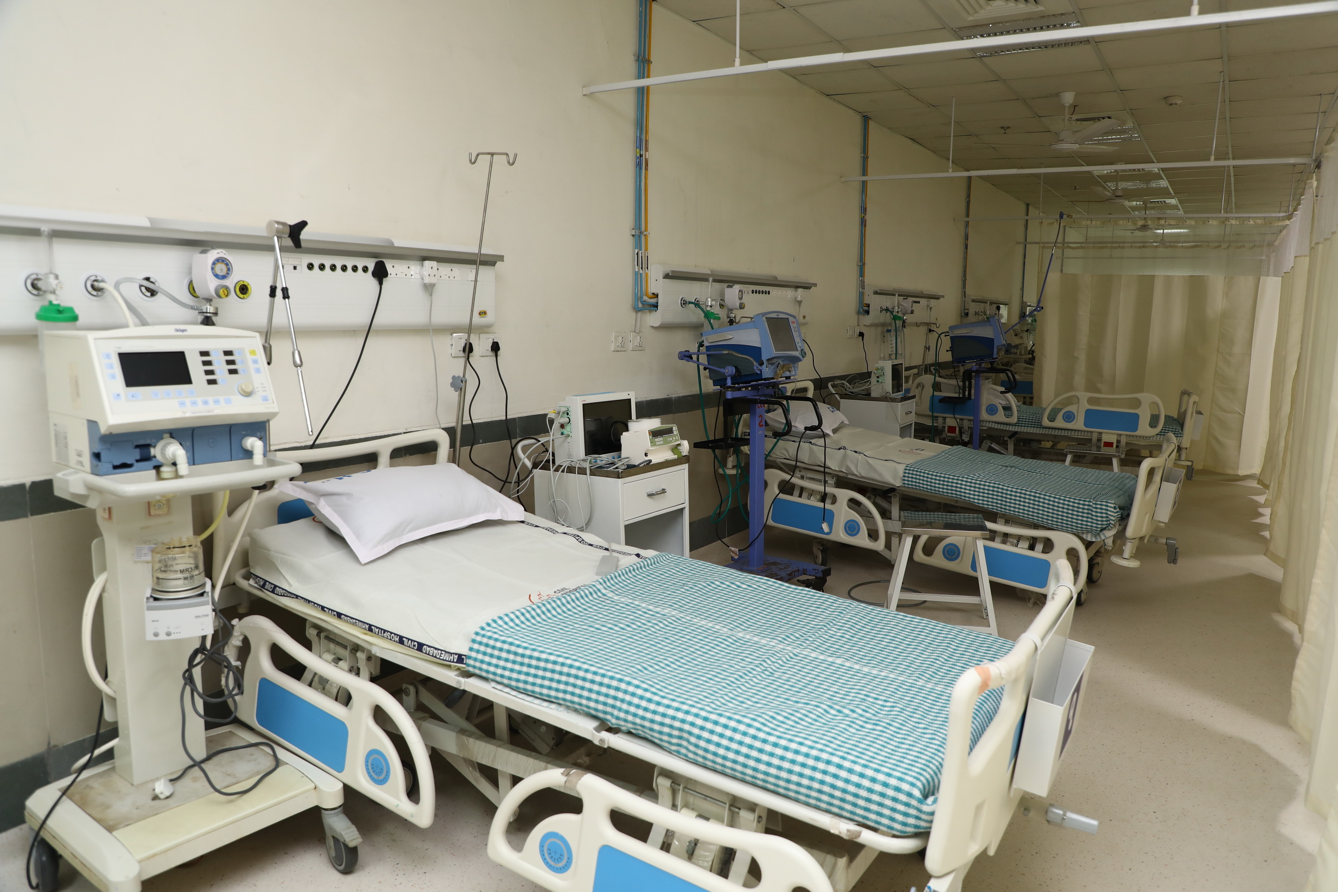Gujarat: युद्धस्तर पर तैयार हुआ अहमदाबाद का 1200 बेड वाला कोविड अस्पताल