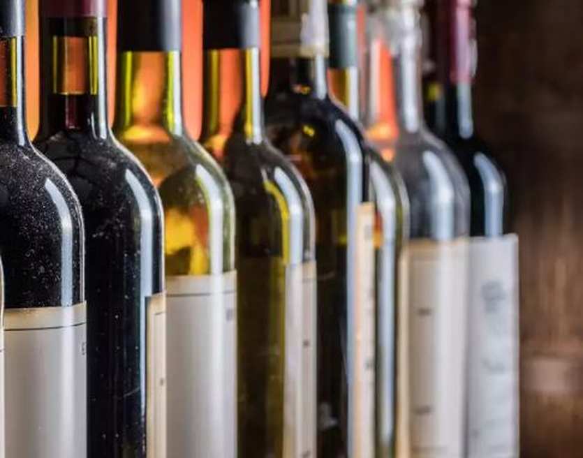 कई इलाकों में शराब की अवैध बिक्री, नौ लोग दबोचे