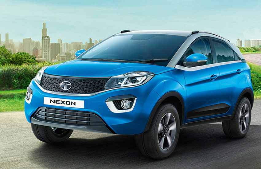 Tata Nexon Hit by Fortuner, Passengers are Safe 