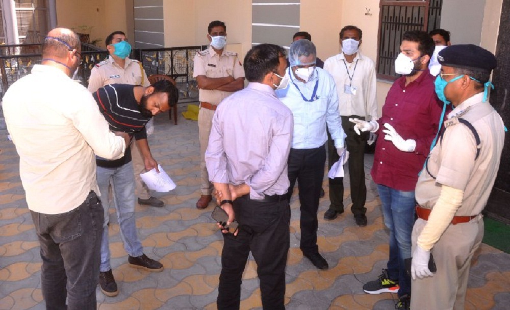 बाहर से आए 54 व्यक्ति क्वारंटाइन में, 5 का दिल्ली कनेक्शन मिला, 14 जनों के सैंपल भेजे