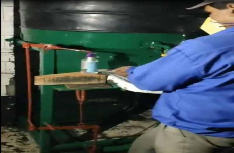 देखें वीडिओ : यह है देश के सबसे बडे़ जुगाडू कर्मचारी