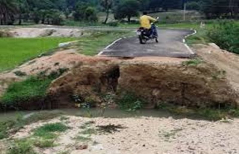 दंडकारण्य बंद के नाम पर नक्सलियों ने मचाया जमकर उत्पात, इन 41 जगहों से काटी सड़क