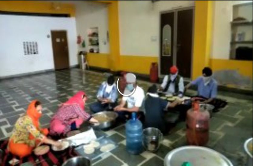 VIDEO: ताकि कोई भूखा ना सोए . . . लॉकडाउन में जरूरतमंदों के लिए सिख समाज ने भी बढ़ाये हाथ