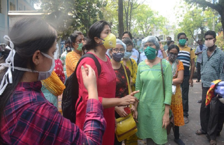 kolkata-पड़ोसियों की धमकी से नर्स को छोडऩा पड़ा घर