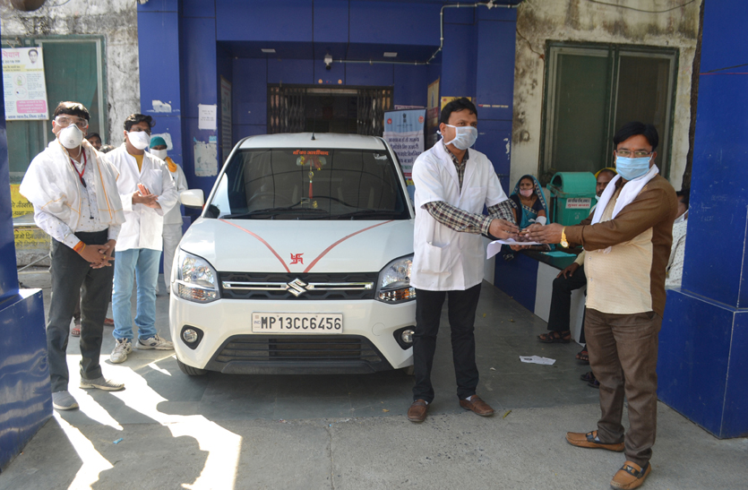 The spirit of service ... gave the car to government hospital for the