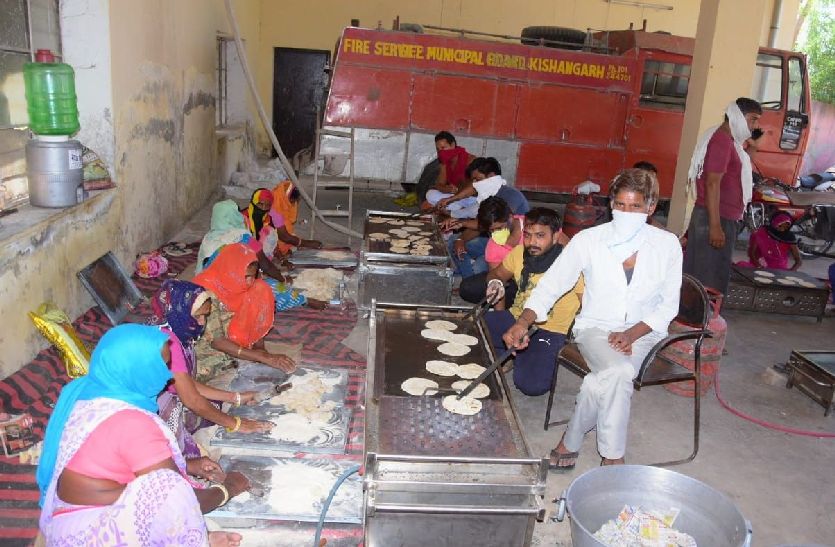 kishangrh_परिषद रसोई से बांटे 4300 भोजन के पैकेट