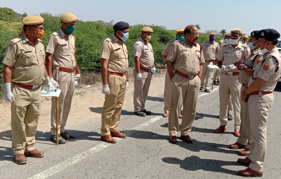 राजस्थान के अतिरिक्त पुलिस महानिदेशक लोकडाउन की पालना को लेकर पहुंचे कोटा रेंज के दौरे पर