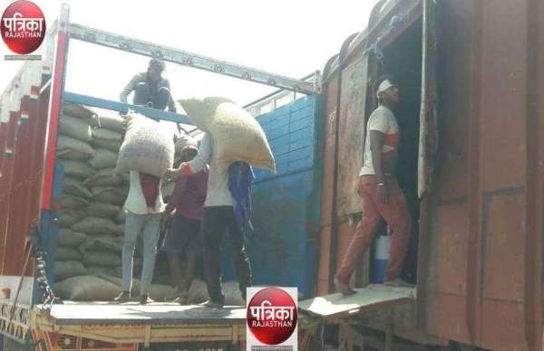 कोरोना आपदा के बीच प्रधानमंत्री गरीब कल्याण अन्न योजना की रेक पहुंची  