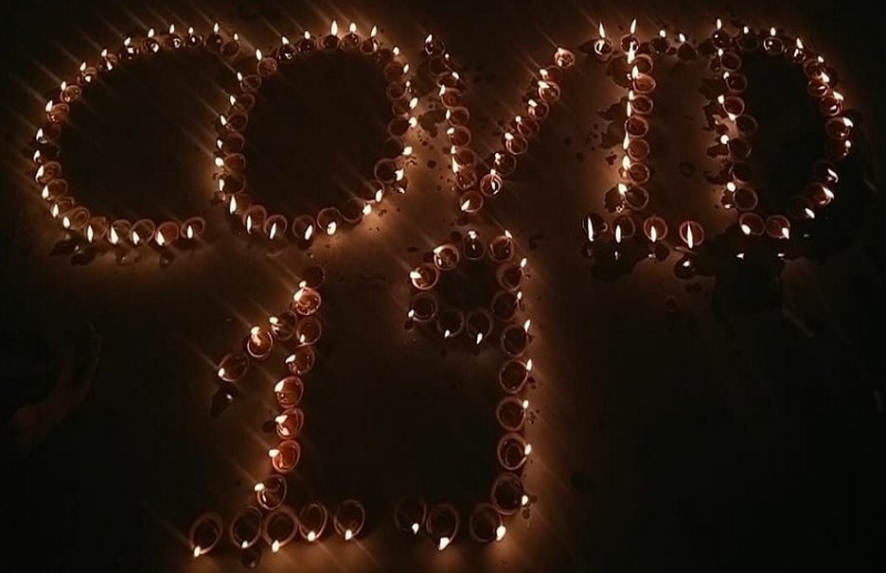 Prayagraj lamps were lit on PM appeal against Corona virus