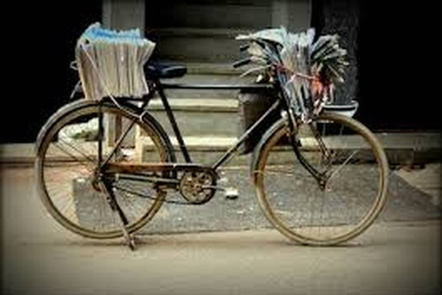 newspaper hawkers are providing services in coronavirus lockdown