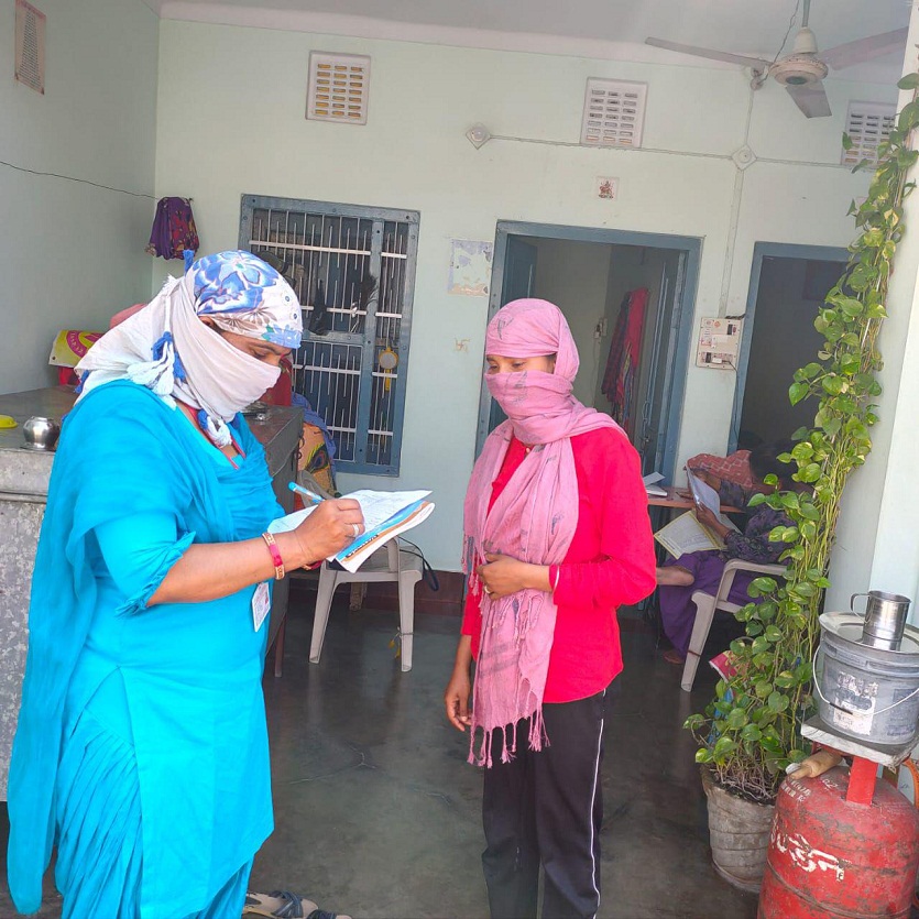कोरोना को चुनौती देने के लिए बिना संसाधनों के रोगियों की पहचान करने में जुटी पौने दो हजार कर्मवीर ‘आशा ’