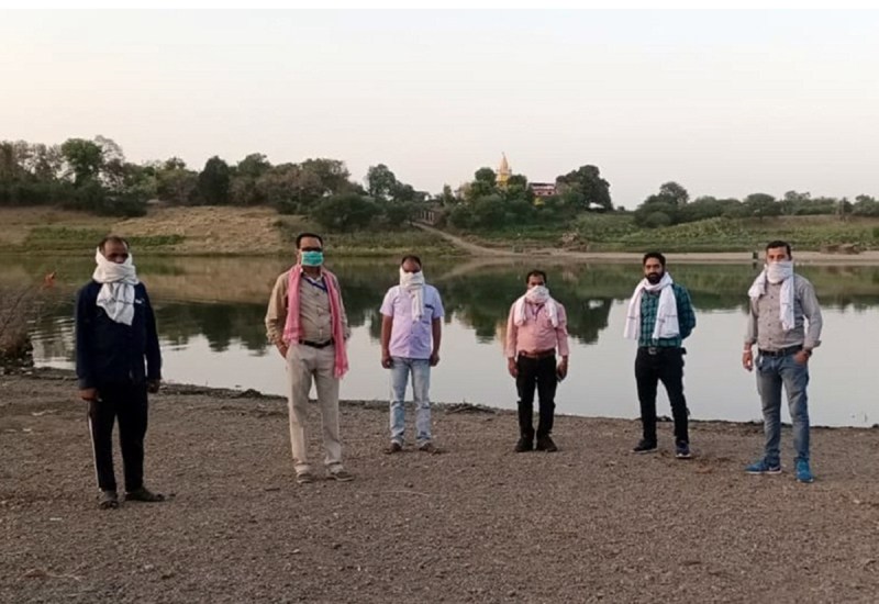 नर्मदा तटों पर तैनात हुआ अमला, खोदे गए जिले के बाहर के रास्तों के बीच गड्ढे