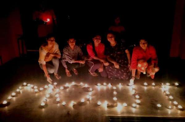 घर-घर जलाए दीपक, दीवाली सा नजारा