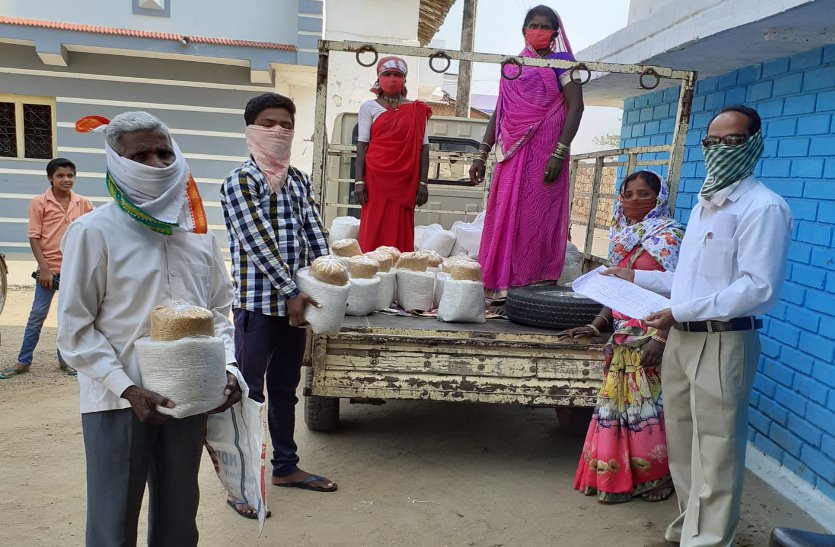 Dry food in mid-day meal distributed in Khujji ...
