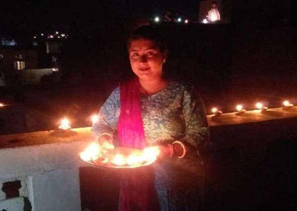 घर-घर जलाए दीपक, दीवाली सा नजारा