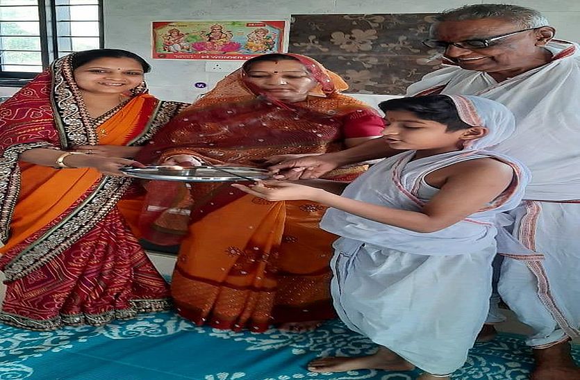 Sudhasagar conducted pooja online on Mahavir Jayanti in bhilwara
