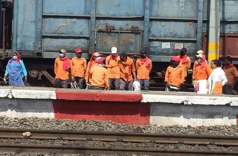 Railway employees doing work in lockdown