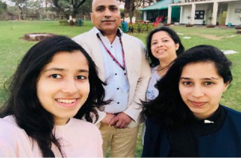 कर्मवीरों की पत्नियां बोलीं- हमें अपने पति पर अभिमान, परिवार से पहले शहर की चिंता